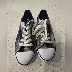 Womens 7.5 converse